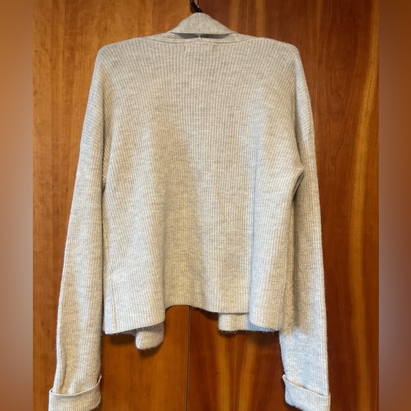 Banana Republic cropped cardigan sweater - Picture 2 of 4